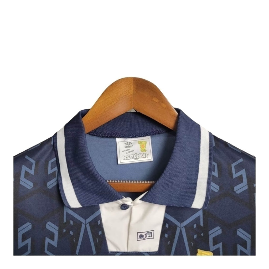 Camisa Escócia II 1992/1993 - Masculina - Azul com detalhes em branco - Central das Camisas