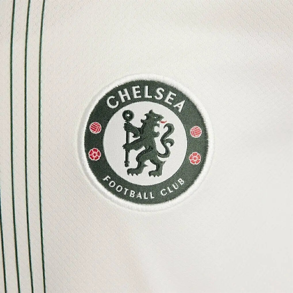Camisa Chelsea II 25/26 - Feminina - Branca com detalhes em verde e vermelho - Central das Camisas