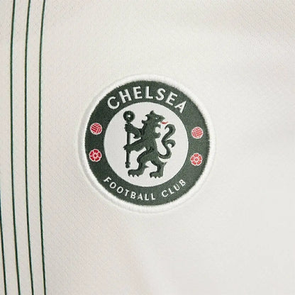 Camisa Chelsea II 25/26 - Feminina - Branca com detalhes em verde e vermelho - Central das Camisas