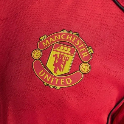Camisa Manchester United I 25/26 - Feminina - Vermelha com detalhes em preto - Central das Camisas